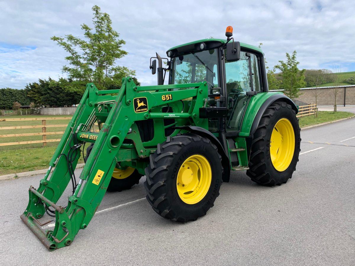 2010 JOHN DEERE 6330