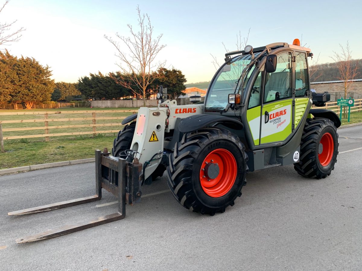 2007 CLAAS SCORPION 7040
