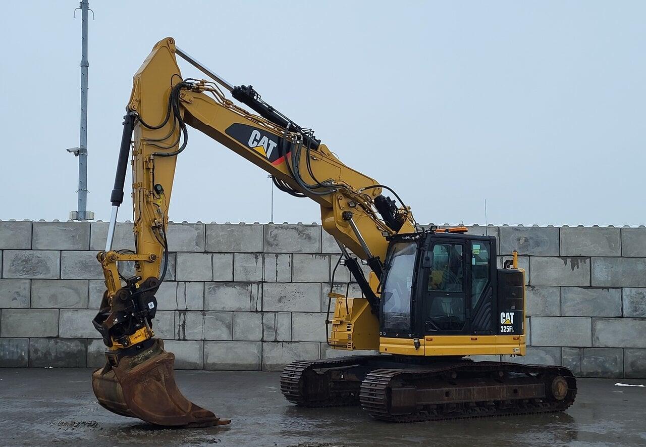 2016 Caterpillar 325 FL CR