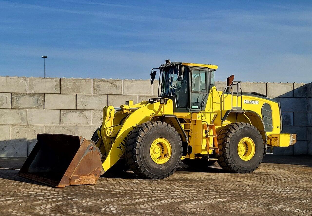 2016 Hyundai HL980